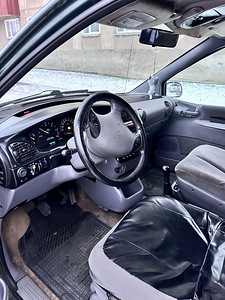 Chrysler Voyager (11 фото из 15)