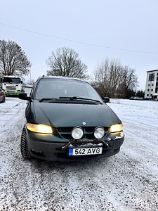 Chrysler Voyager (2 фото из 15)
