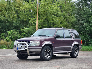 Ford Explorer 1997 a. 4.0 V6 152 KW Bensiin, heas korras (1 foto / 11)