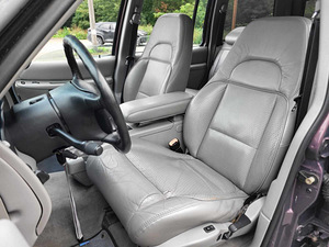 Ford Explorer 1997 a. 4.0 V6 152 KW Bensiin, heas korras (3 foto / 11)