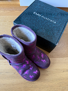 Talvesaapad UGG 32 (4 foto / 4)