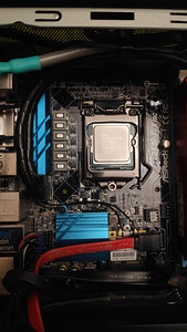 MSI Trident X Custom Компьютер (7 фото из 10)