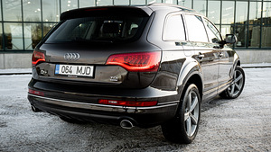 Audi Q7 Facelift 3.0 180kW (4 foto / 14)
