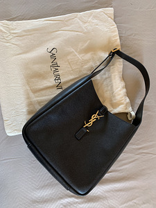 Saint Laurent nahast Le 5 à 7 Supple small käekott (4 foto / 6)