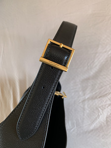 Saint Laurent nahast Le 5 à 7 Supple small käekott (5 foto / 6)