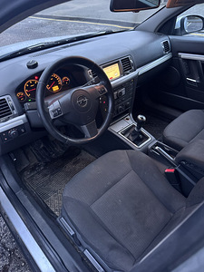 Opel Vectra 1.9 110kw 6-manu (7 foto / 10)
