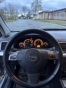 Opel Vectra 1.9 110kw 6-manu (9 foto / 10)