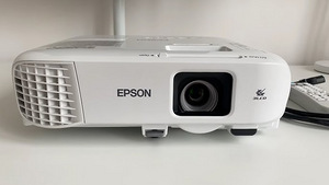 Valge Projektor Epson EB-992F UUS (3 foto / 5)