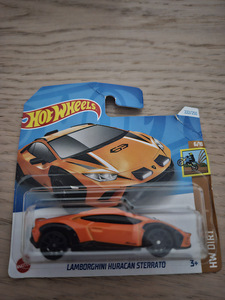Hot Wheels lamborghini huracan stertato (3 foto / 3)