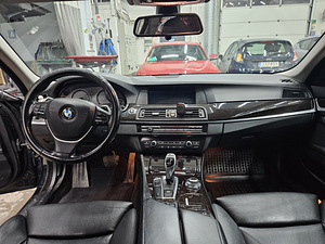 BMW F10 530. 2011 (4 foto / 13)