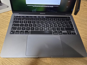 MacBook Pro 13" (2022) – M2, 8GB RAM, 256 GB SSD ( SWE ) (3 foto / 7)