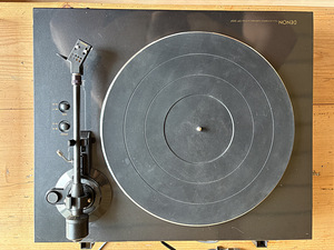 Vinüülplaadimängija Denon DP-300F (4 foto / 4)