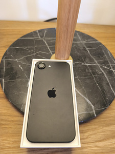 iPhone 16e, garantiigs 17kuud. A+ välimus. (2 фото из 4)