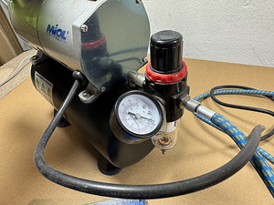 Õhukompressor MIOL 3L + 2 Intertool aerograafi. Kompressor (4 foto / 5)