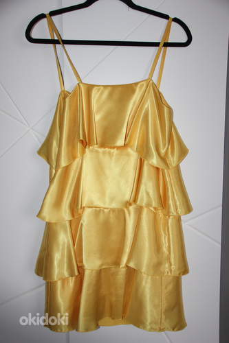 Красивое желтое платье (фото #2)