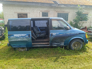 Продается автобус Chevrolet Astro с рисунками (5 фото из 11)
