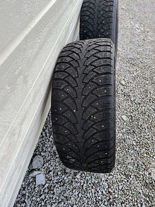 Nokian Hakkapeliitta 215/55/R16 (8 foto / 8)