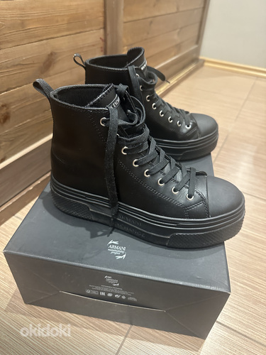 Armani tossud