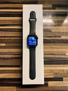 Apple Watch SE 44mm (1 foto / 6)