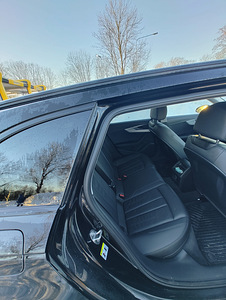 Audi A4 B9 Black Edition 2.0 d (8 foto / 14)