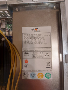 Server ja toiteplokid (5 foto / 6)