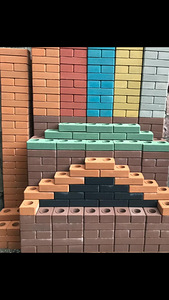 Производство кирпичей LEGO различных цветов