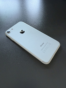 iPhone 7, 32GB, серебристый (3 фото из 5)