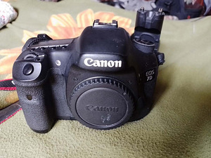 Canon EOS 7D Body Only+մարտկոց լիցկավորիչ եւ ճիպ+նվեր battar (2 լուսանկար / 3)