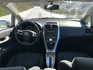 Toyota Auris (5 фото из 10)
