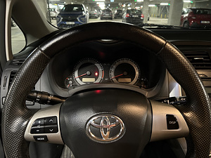 Toyota Auris (9 фото из 10)