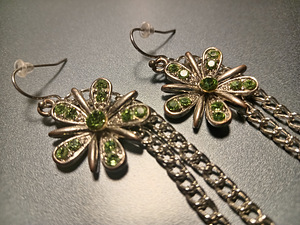 Statement flower earrings with green crystals and chains. (2 foto / 10)