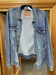 Джинсовая куртка levis (1 фото из 3)