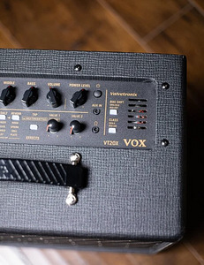 Kitarri võimendi / Комбик VOX Valvetronix (7 foto / 8)