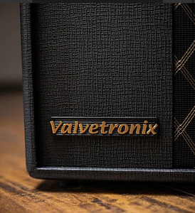 Комбик/ гитарный усилитель VOX Valvetronix (2 фото из 7)