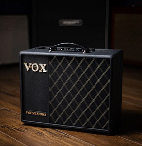 Комбик/ гитарный усилитель VOX Valvetronix (3 фото из 7)