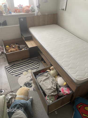 Кровать с матрасом (фото #2)