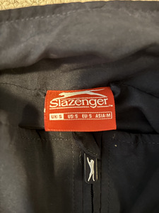 Slazenger tumesinine tuulejope, defektideta S (2 foto / 2)