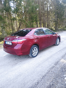 Продам Toyota Corolla 2017 (2 фото из 9)