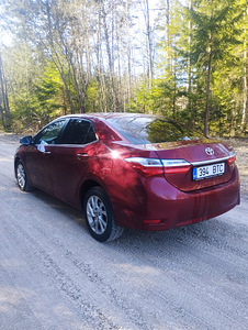 Продам Toyota Corolla 2017 (3 фото из 9)