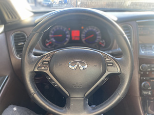 Автомобиль Infiniti EX35 (6 фото из 9)