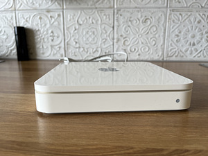 Apple AirPort Time Capsule 1TB (1 фото из 4)