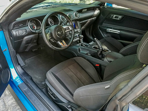 Ford Mustang 2021 (8 фото из 13)