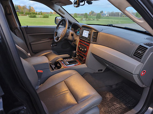 Jeep Grand Cherokee CRD 3.0 160KW (8 foto / 13)