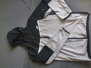 Спортивный костюм (3 фото из 5)