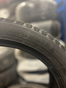 CONTINENTAL ContiIceContact 225/45 R18 naastrehvide kmpl. (8 foto / 9)