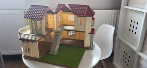 SYLVANIAN FAMILIES Suur maja+ pere+ mööbel (2 foto / 10)
