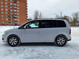 VW Touran 2008 (5 foto / 5)