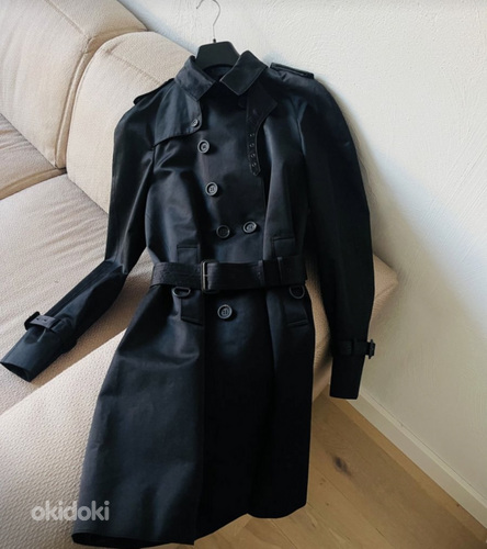 Burberry trenchcoat