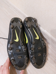 Nike jalgpallijalatsid (jalgpallinagadega) suurus EUR 47 (6 foto / 6)