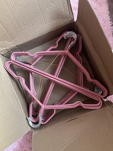 Вешалки для одежды / riidepuud / clothes hangers (1 фото из 2)